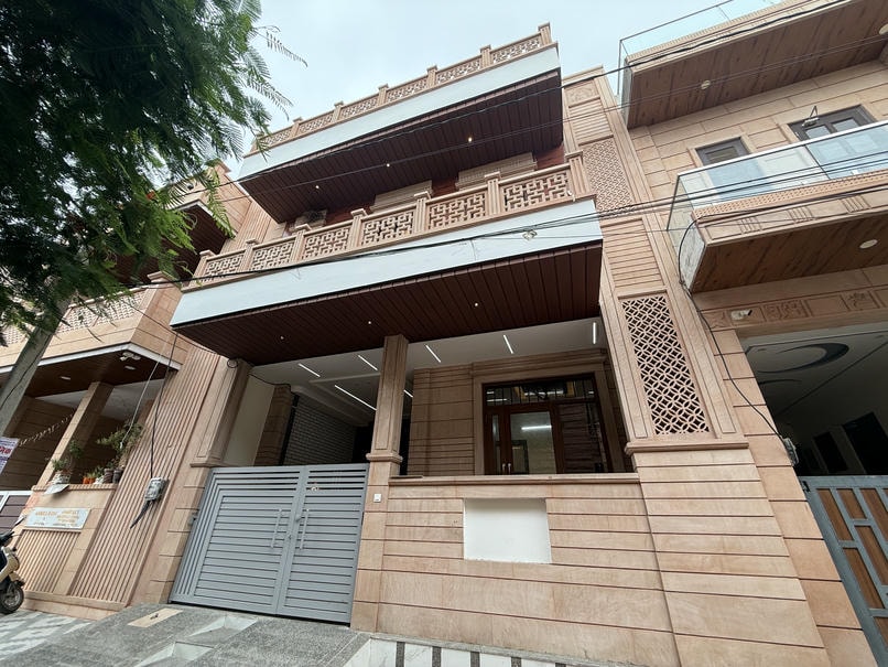 Roop Nagar 25x50 - Sugan Builders